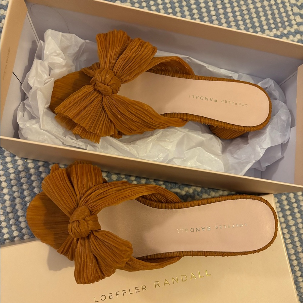 Loeffler Randall crinkle bow 2” heel slides